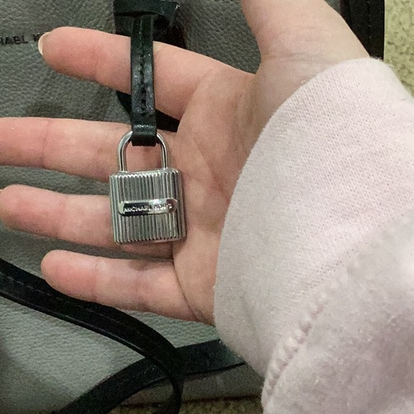 Used purse - Picture 4 of 4